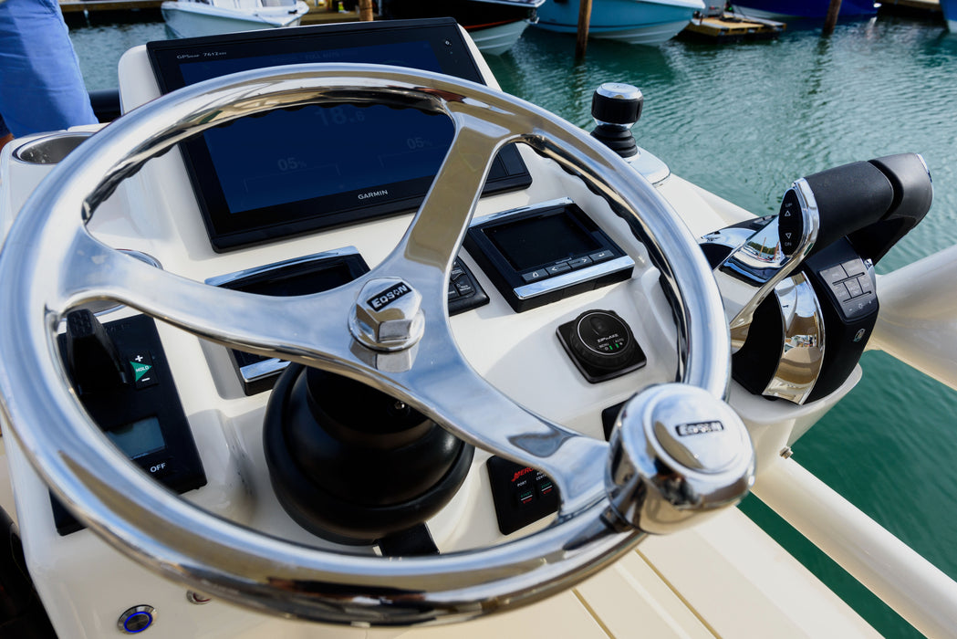 Zipwake 2012401 MC Mini Controller with 3 m Standard Cable — product view