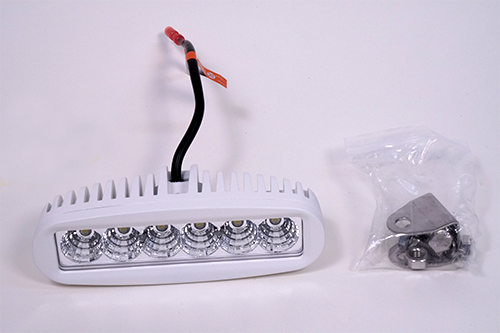 Luz LED de cabina y cubierta Imtra Lighting con soporte de montaje, cable de 4" y conectores a presión Ancor macho (+) y hembra (-)