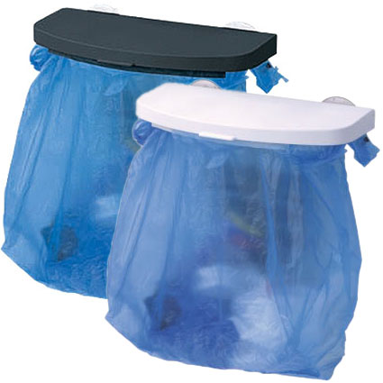 La poubelle BoatMates peut contenir des sacs de taille cuisine.