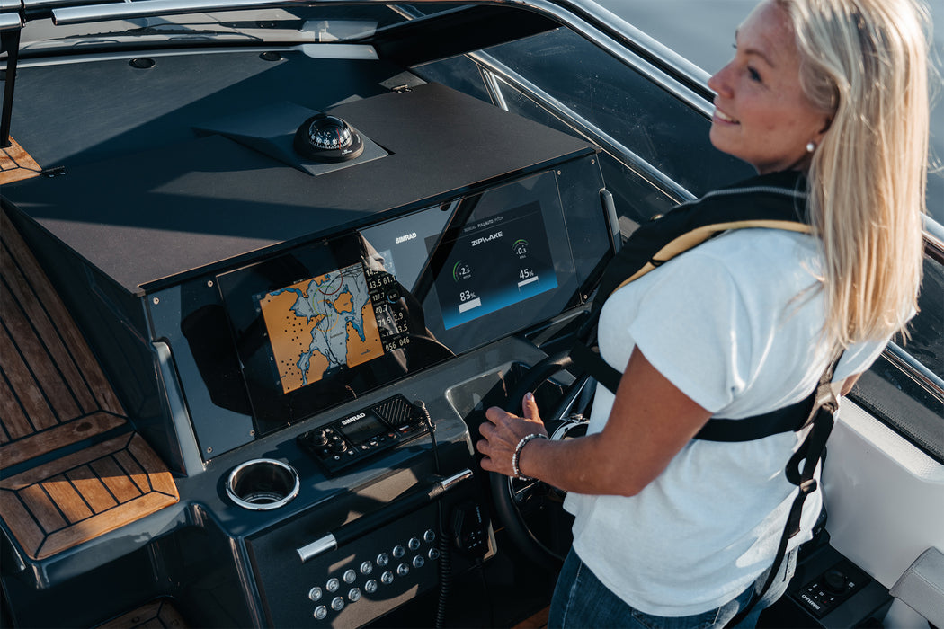 Zipwake 2012241 IM Integrator Module for Series S, Series E and PRO Systems — installed view